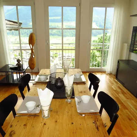 Art Apartment *